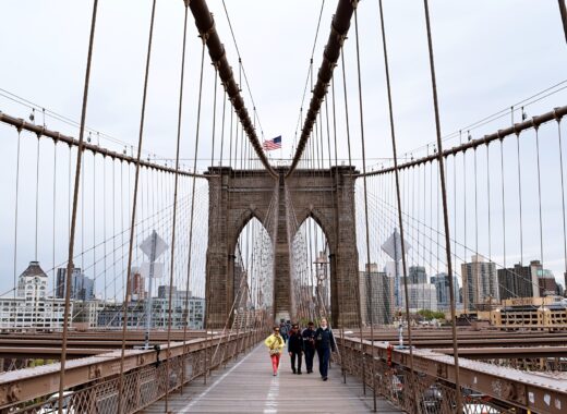 How to walk the Brooklyn Bridge