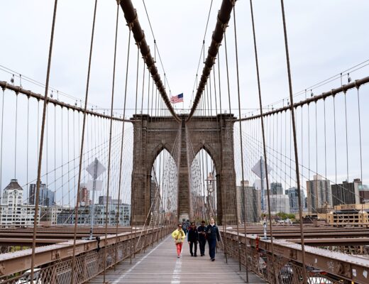 How to walk the Brooklyn Bridge