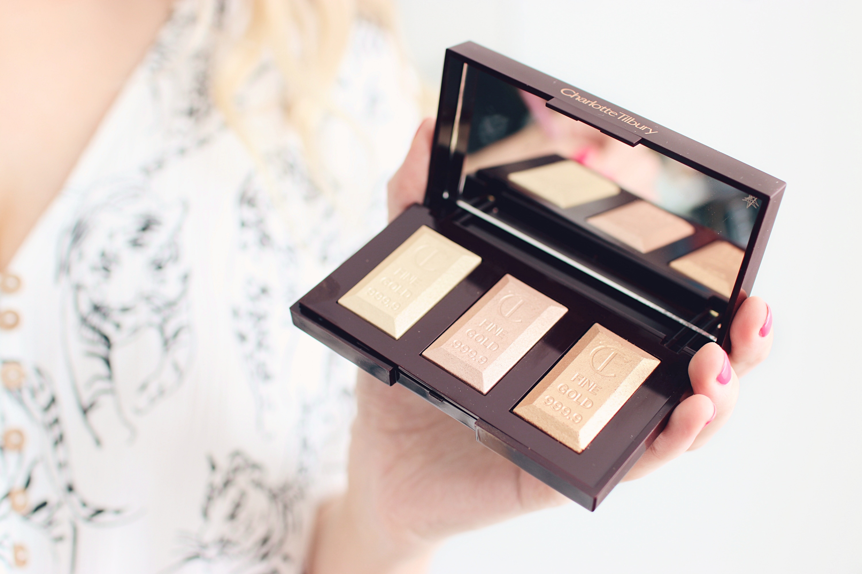 Charlotte Tilbury Bar Of Gold Highlighter Palette Review - The LDN Diaries