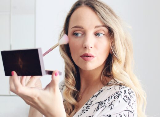 Charlotte Tilbury Bar Of Gold Highlighter Palette Review - The LDN Diaries